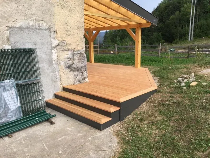 terrasse et escalier en bois